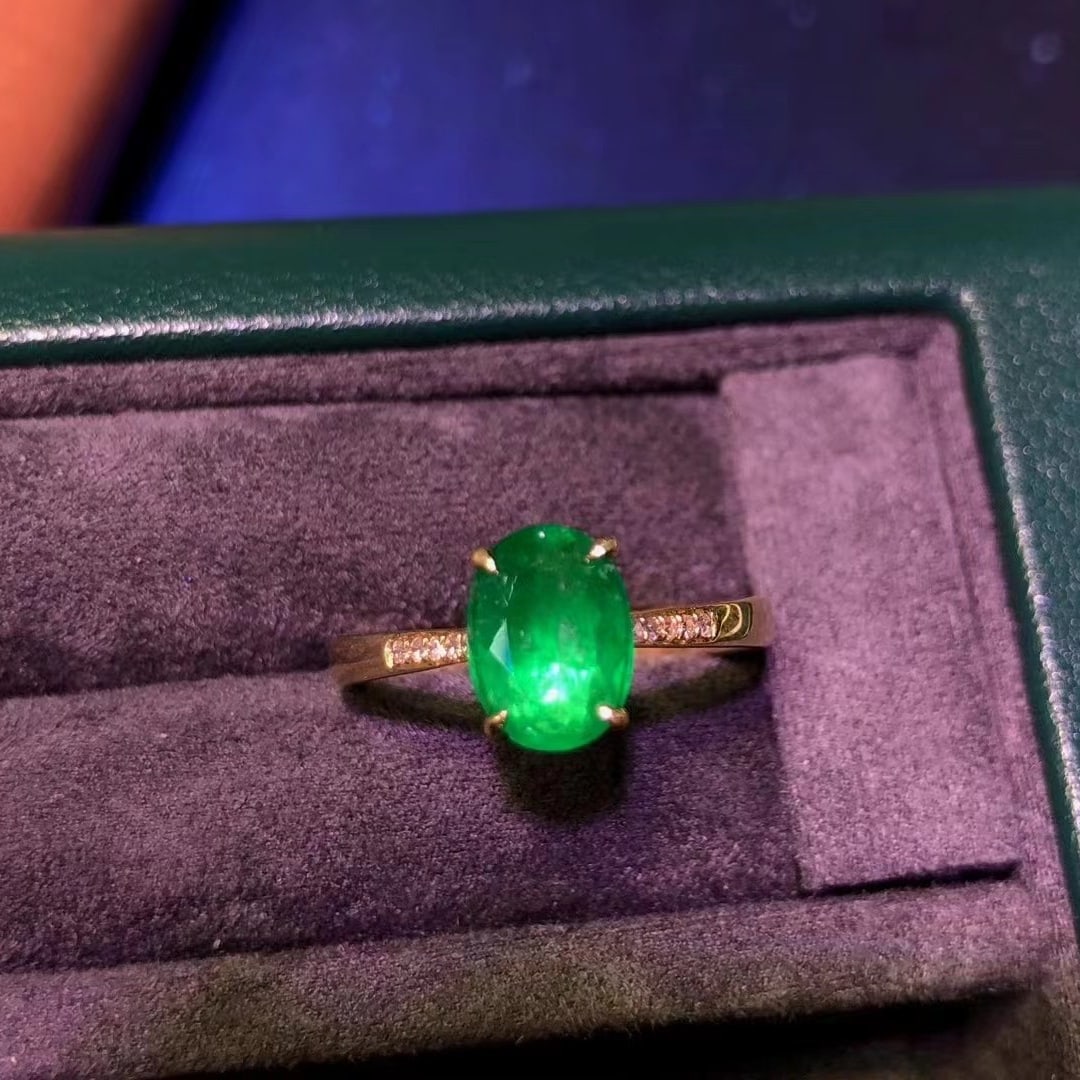 14k Gold 0.89 Ctw Vivid Green Natural Emerald & Diamond Ring: Ref:230969082 // gold content:14k gold // ring size:7. 25us // // main gemstone:emerald // shape:oval // carat weight:0. 85ct // color:vivid green // treatment:natural // // adjacent gemstone 2 :