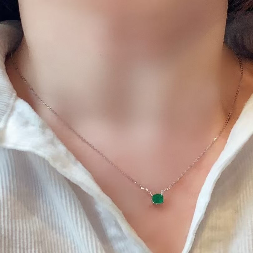 14k Gold 0.53 Ct Vivid Green Natural Emerald Necklace - 2