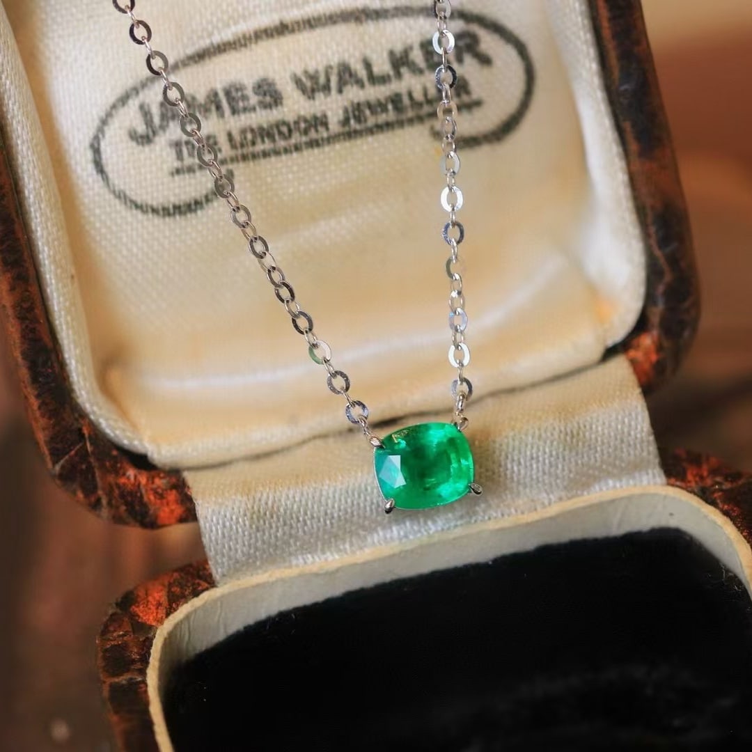 14k Gold 0.53 Ct Vivid Green Natural Emerald Necklace - 6