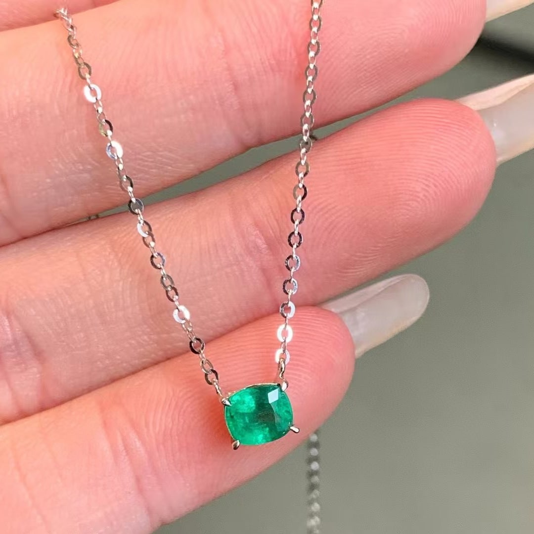 14k Gold 0.53 Ct Vivid Green Natural Emerald Necklace - 7