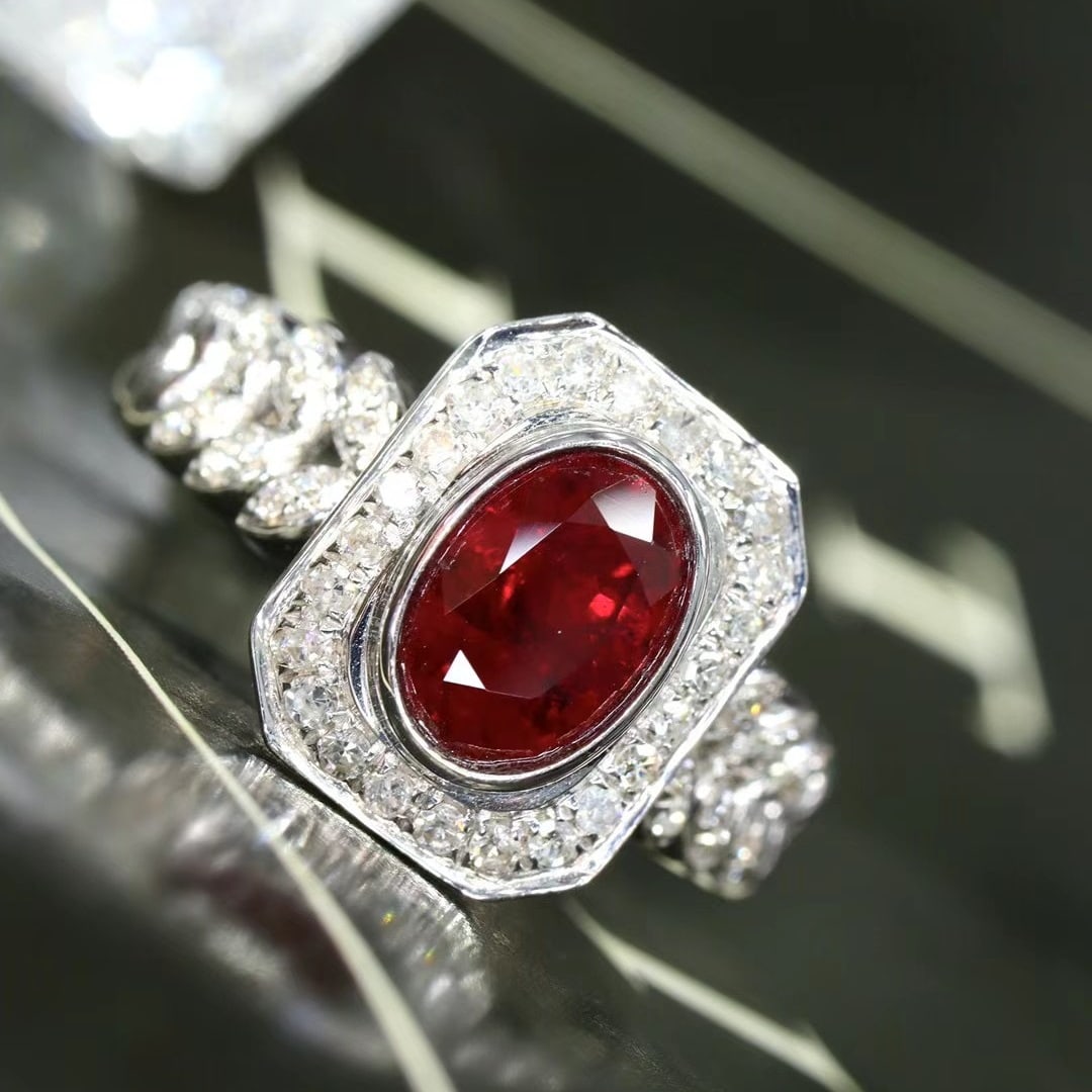 14k Gold 1.63 Ctw Vivid Red Natural Ruby & Diamond Ring: Ref:230968450 // gold content:14k gold // ring size:7. 25us // // main gemstone:ruby // shape:oval // carat weight:1. 34ct // color:vivid red // treatment:natural // // adjacent gemstone 2 : diamond