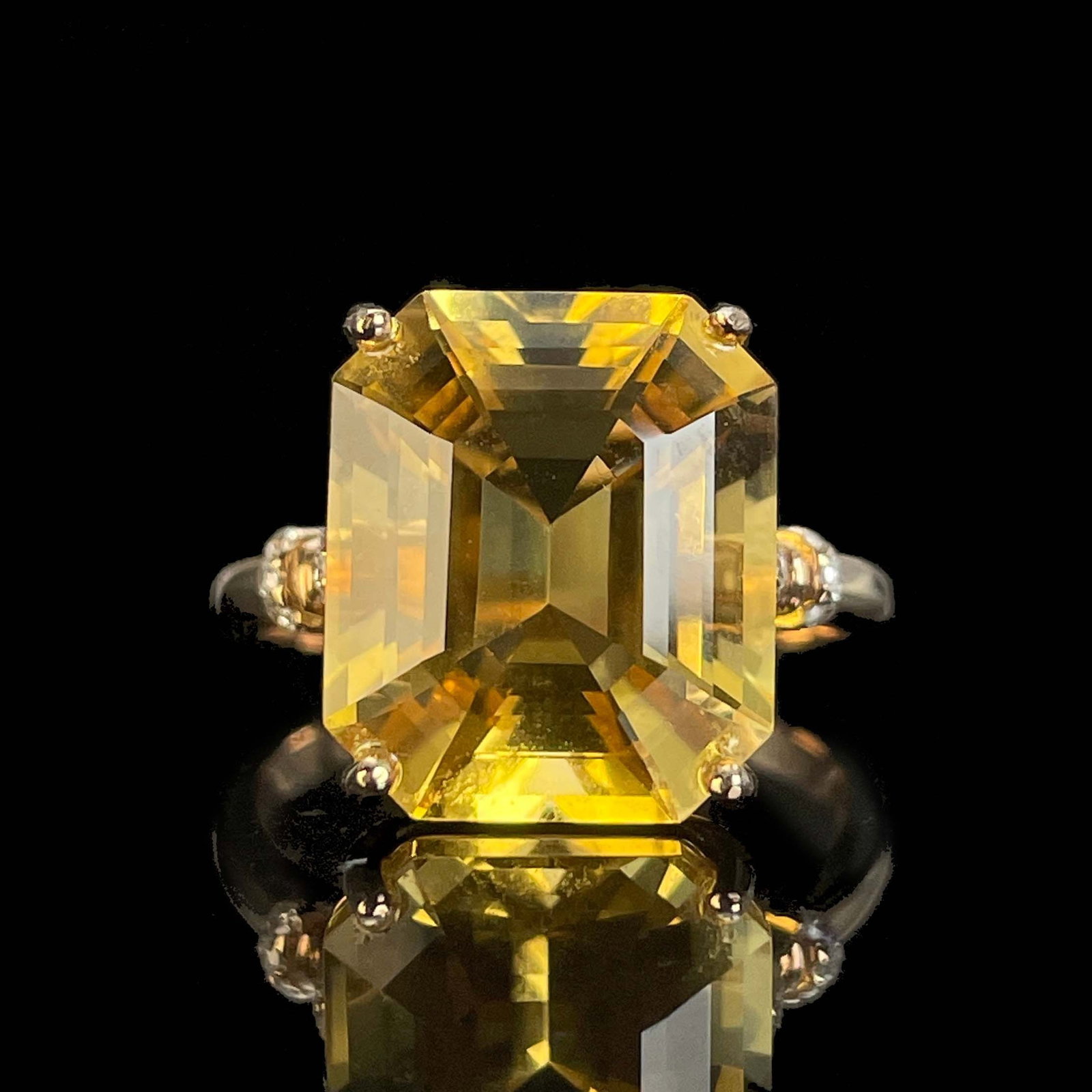 14k Gold 5.8 Ct Natural Citrine & Diamond Ring: Ref:230969144 // gold content:14k gold // ring size:7. 25us // // main gemstone:citrine // shape:octagonal // carat weight:5. 8ct // color:yellow // treatment:natural // // adjacent gemstone 2 :