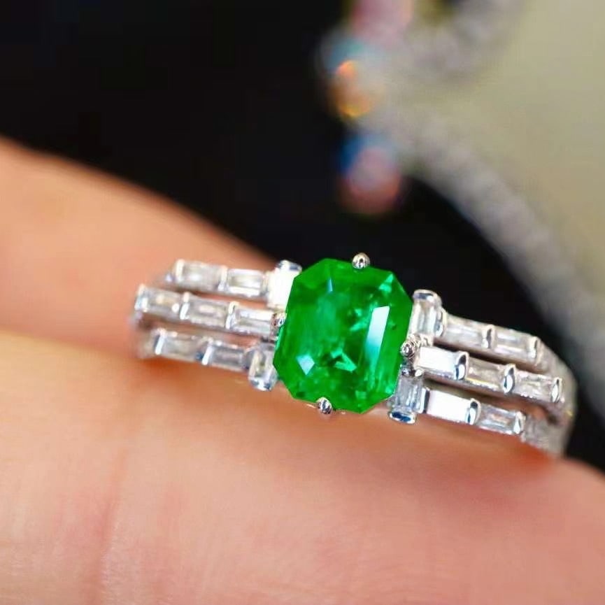 14k Gold 0.88 Ctw Vivid Green Natural Emerald & Diamond Ring - 3