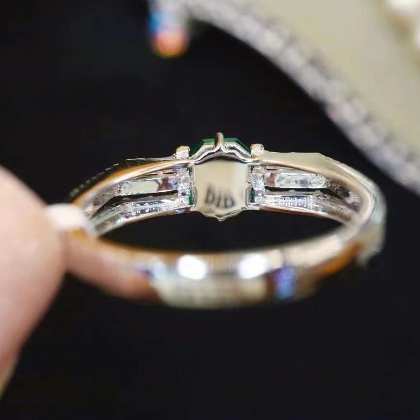 14k Gold 0.88 Ctw Vivid Green Natural Emerald & Diamond Ring - 4