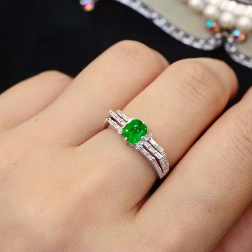14k Gold 0.88 Ctw Vivid Green Natural Emerald & Diamond Ring - 5