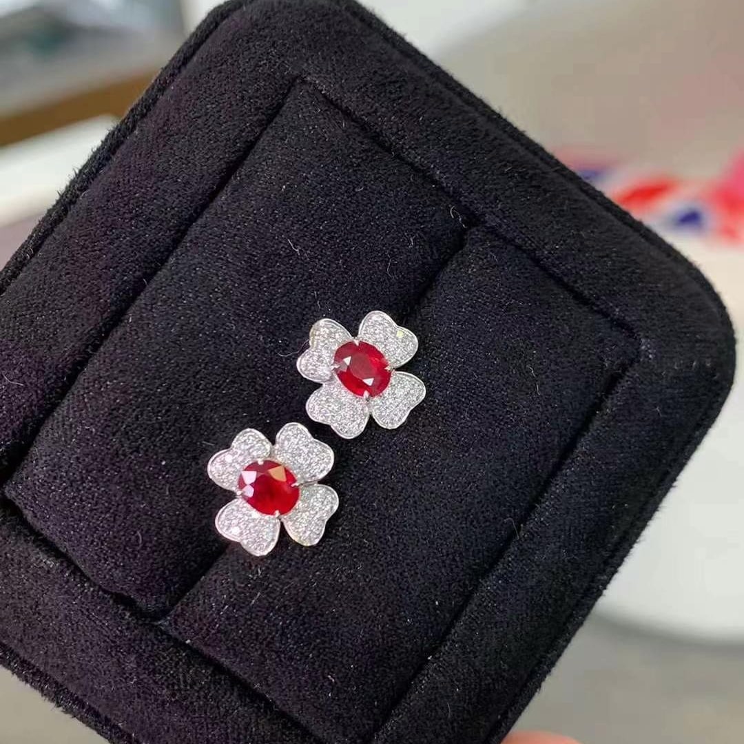 14k Gold 1.18 Ctw Natural Ruby & Diamond Earrings: Ref:230969133 // gold content:14k gold // main gemstone:ruby // shape:oval // carat weight:0. 85ct // color:pigeonblood red // treatment:natural // // adjacent gemstone 2 : diamond // shape:round //
