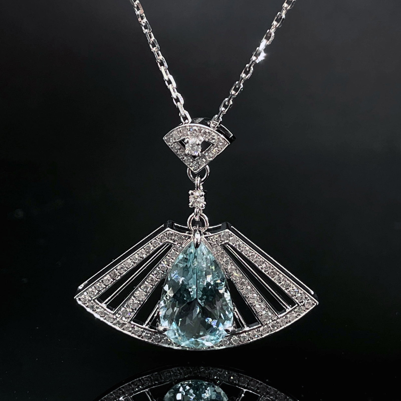 14k Gold 2.12 Ct Natural Aquamarine & Diamond Necklace: Ref:230969060 // gold content:14k gold // main gemstone:aquamarine // shape:pear // carat weight:2. 12ct // color:blue // treatment:natural // // adjacent gemstone 2 : diamond // shape:round //