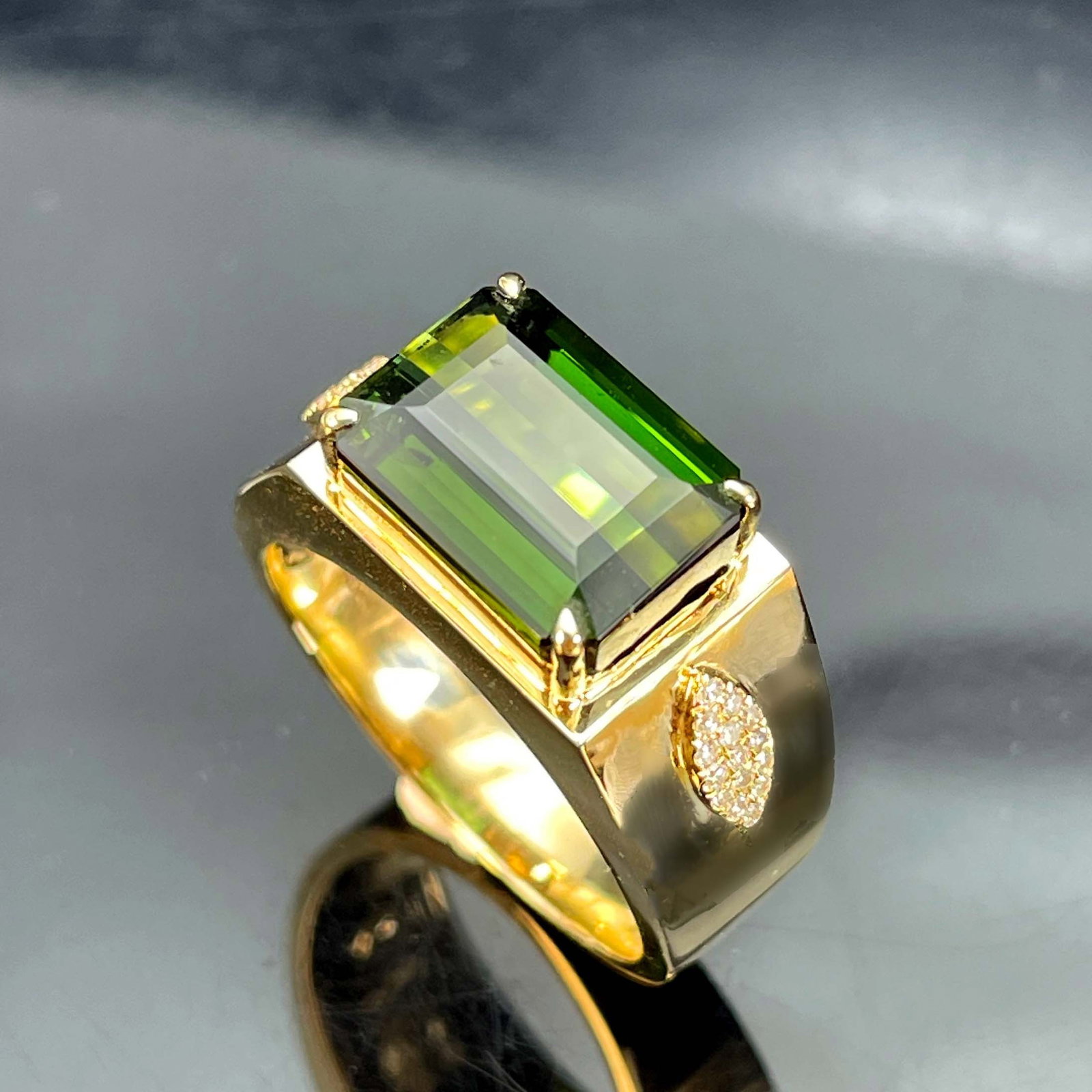 14k Gold 4.74 Ctw Natural Tourmaline & Diamond & Men¡¯s Ring: Ref:230969066 // gold content:14k gold // ring size:8us // // main gemstone:tourmaline // shape:octagonal // carat weight:4. 65ct // color:green // treatment:natural // // adjacent gemstone 2 :