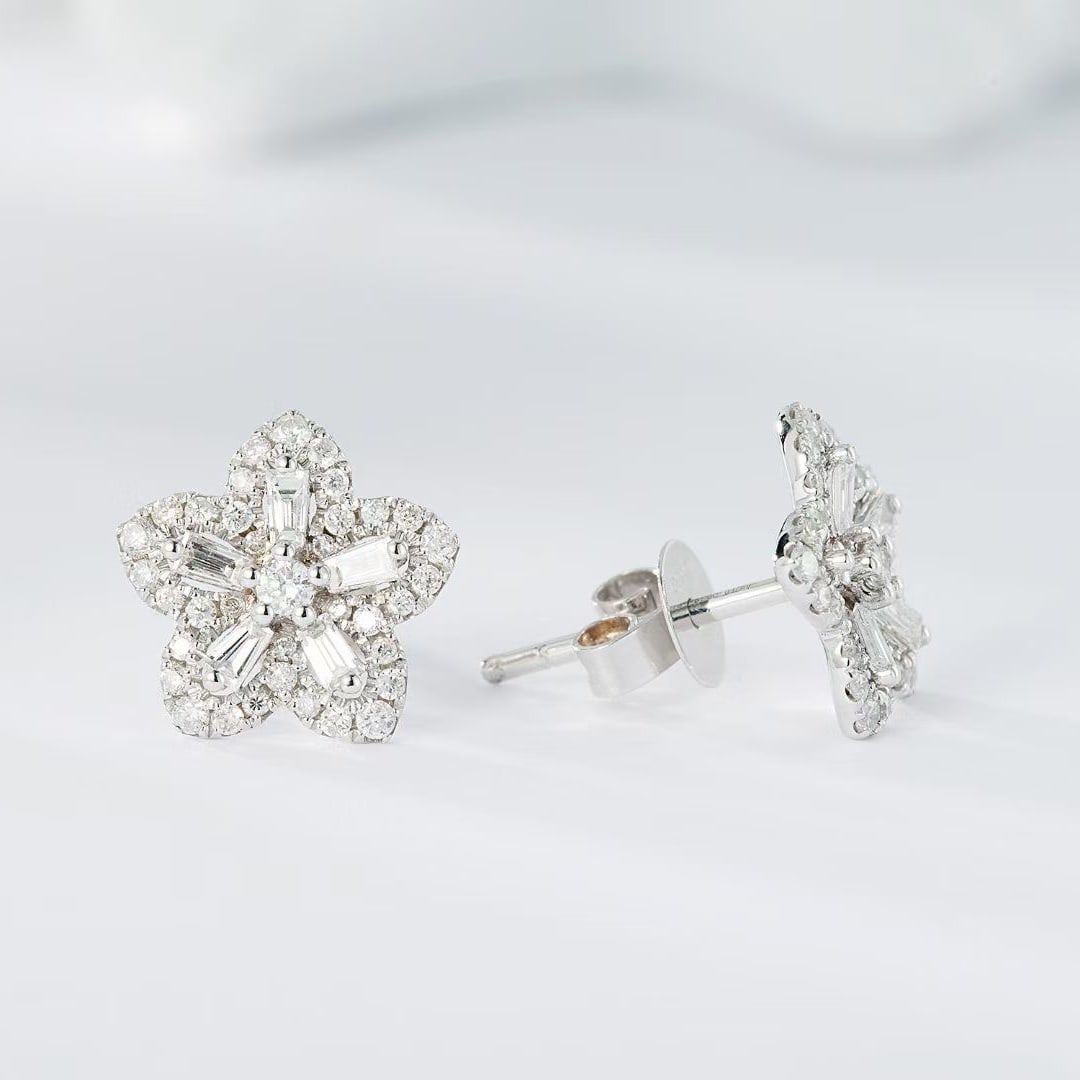 14k Gold 0.46 Ctw Natural H Diamond Earrings: Ref:230969080 // gold content:14k gold // main gemstone:diamond // shape:baguette // carat weight:0. 18ct // clarity grade:vs-si // color:h // treatment:natural // // adjacent gemstone 2 : diamond //