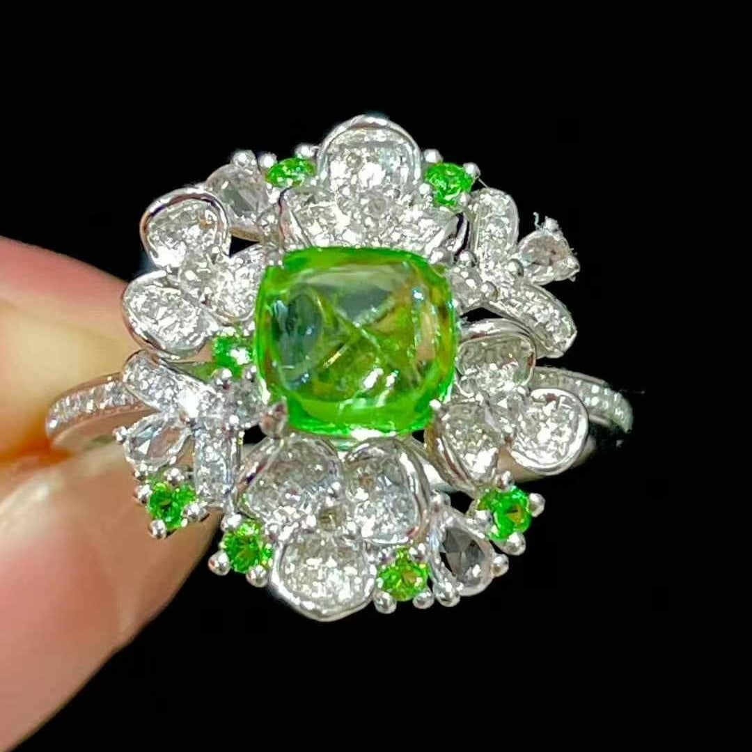 14k Gold 1 Ct Natural Tsavorite & Diamond Ring: Ref:230969163 // gold content:14k gold // ring size:7. 25us // // main gemstone:tsavorite // shape:suger-loaf // carat weight:1ct // color:green // treatment:natural // // adjacent gemstone 2 :