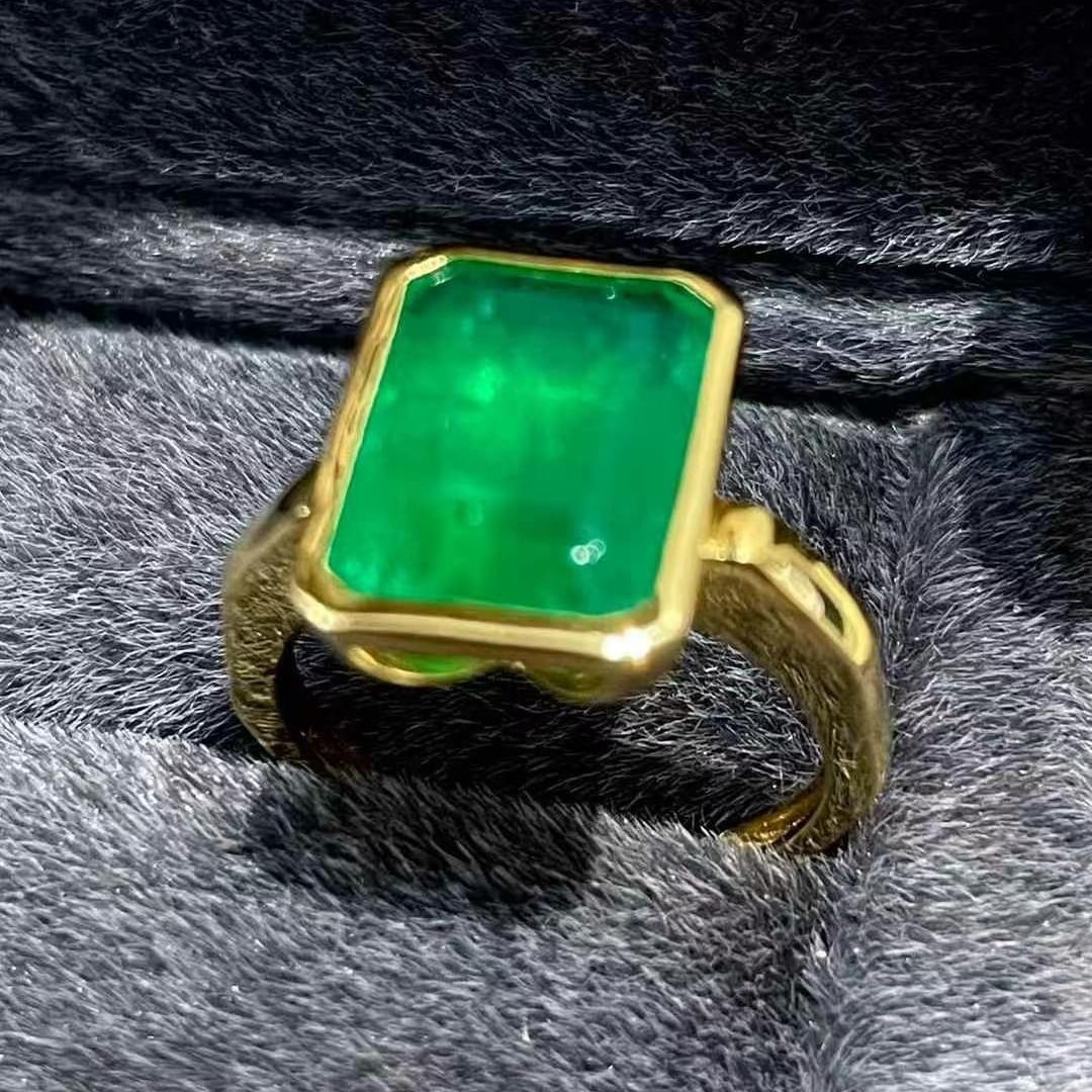 14k Gold 5.32 Ct Natural Emerald Ring - 2