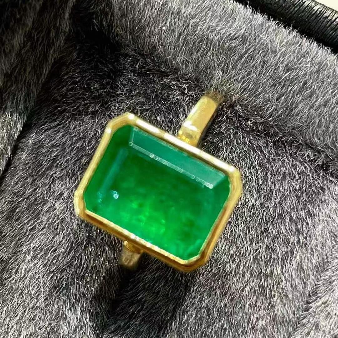 14k Gold 5.32 Ct Natural Emerald Ring - 3