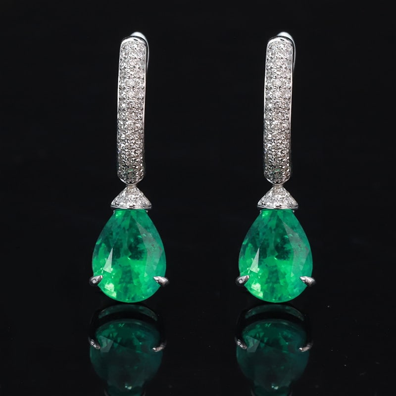 14k Gold 2.91 Ctw Vivid Green Natural Emerald & Diamond Earrings: Ref:230969087 // gold content:14k gold // main gemstone:emerald // shape:pear // carat weight:2. 59ct // color:vivid green // treatment:natural // // adjacent gemstone 2 : diamond // shape:round //