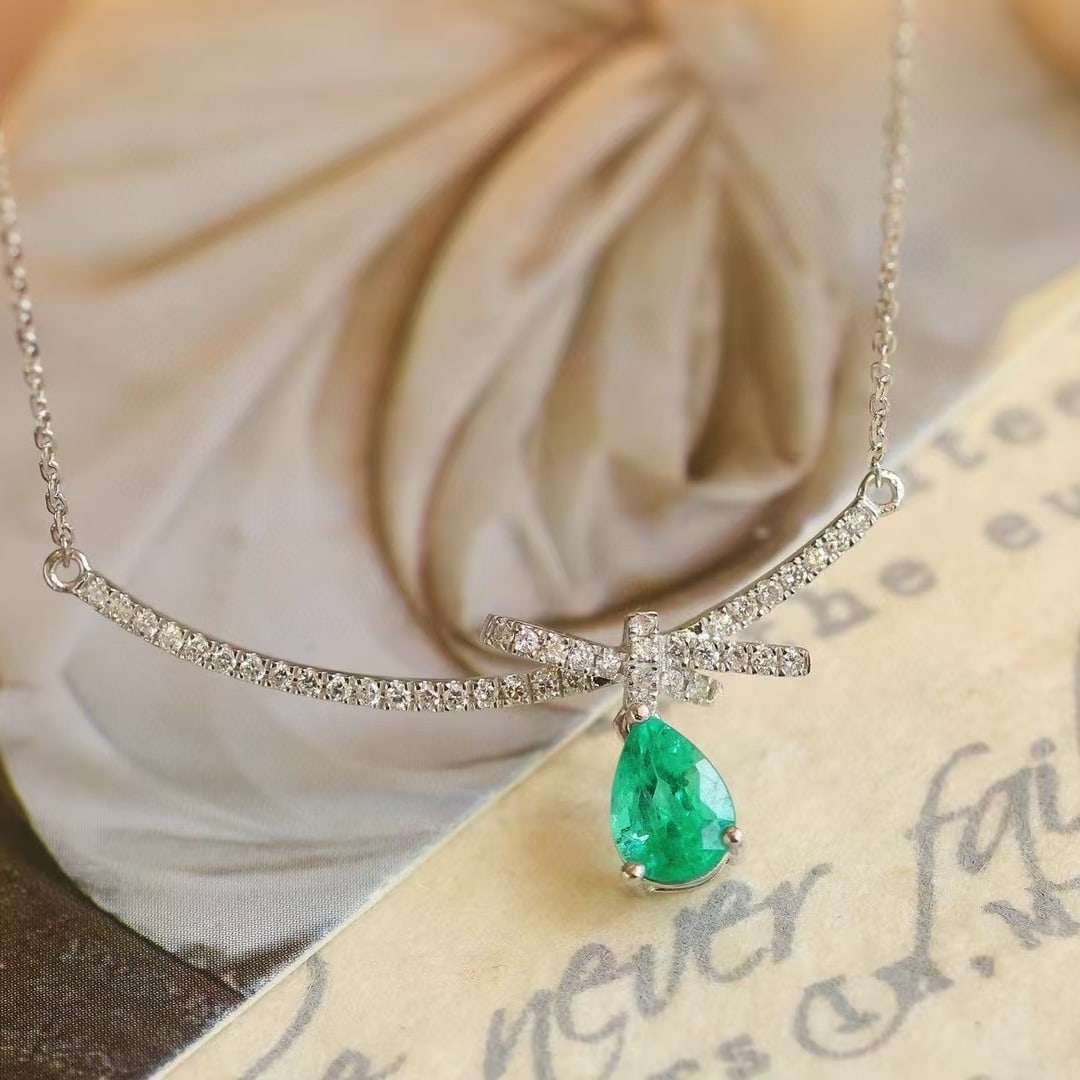 14k Gold 0.83 Ctw Natural Emerald & Diamond Necklace - 4