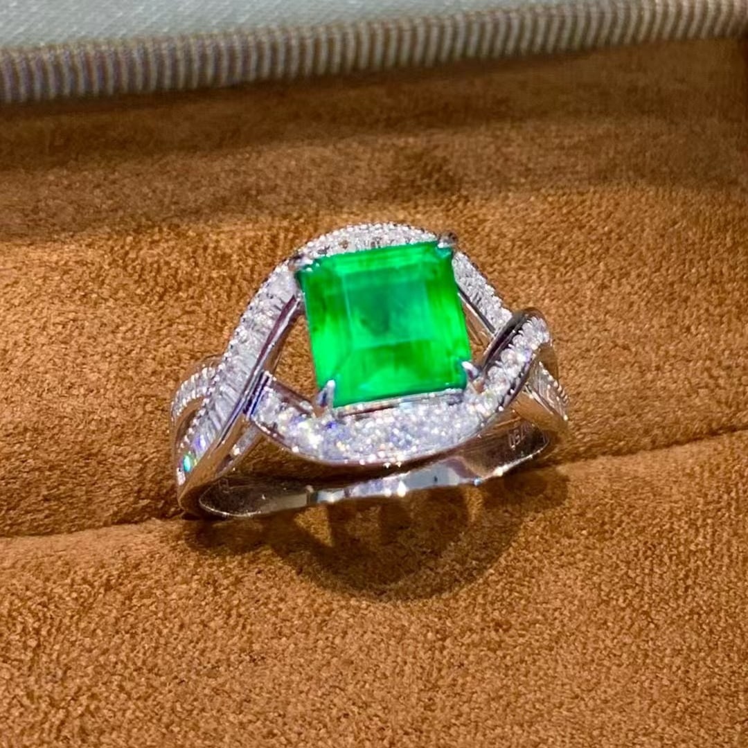 14k Gold 1.9 Ct Natural Emerald & Diamond Ring - 3