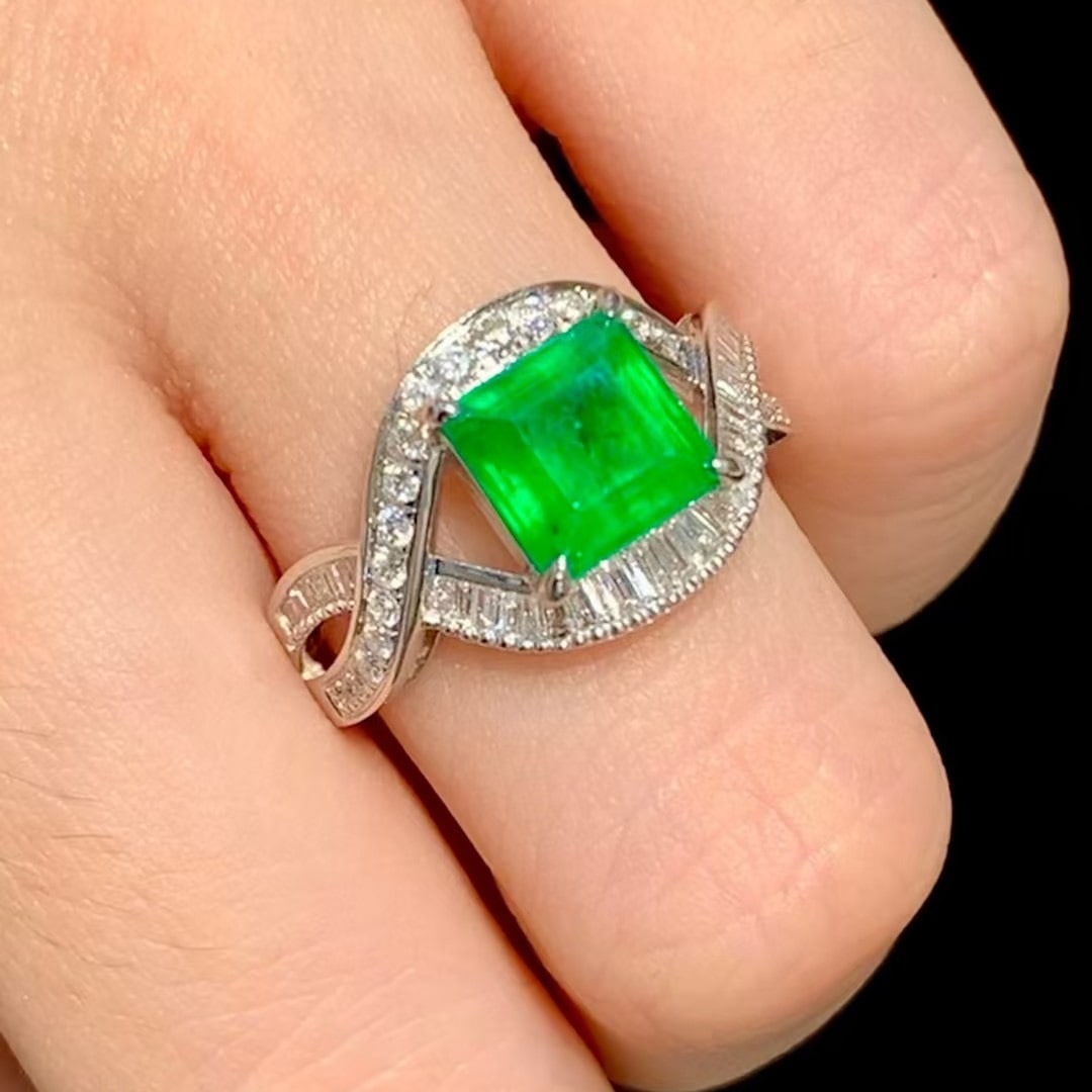 14k Gold 1.9 Ct Natural Emerald & Diamond Ring - 4