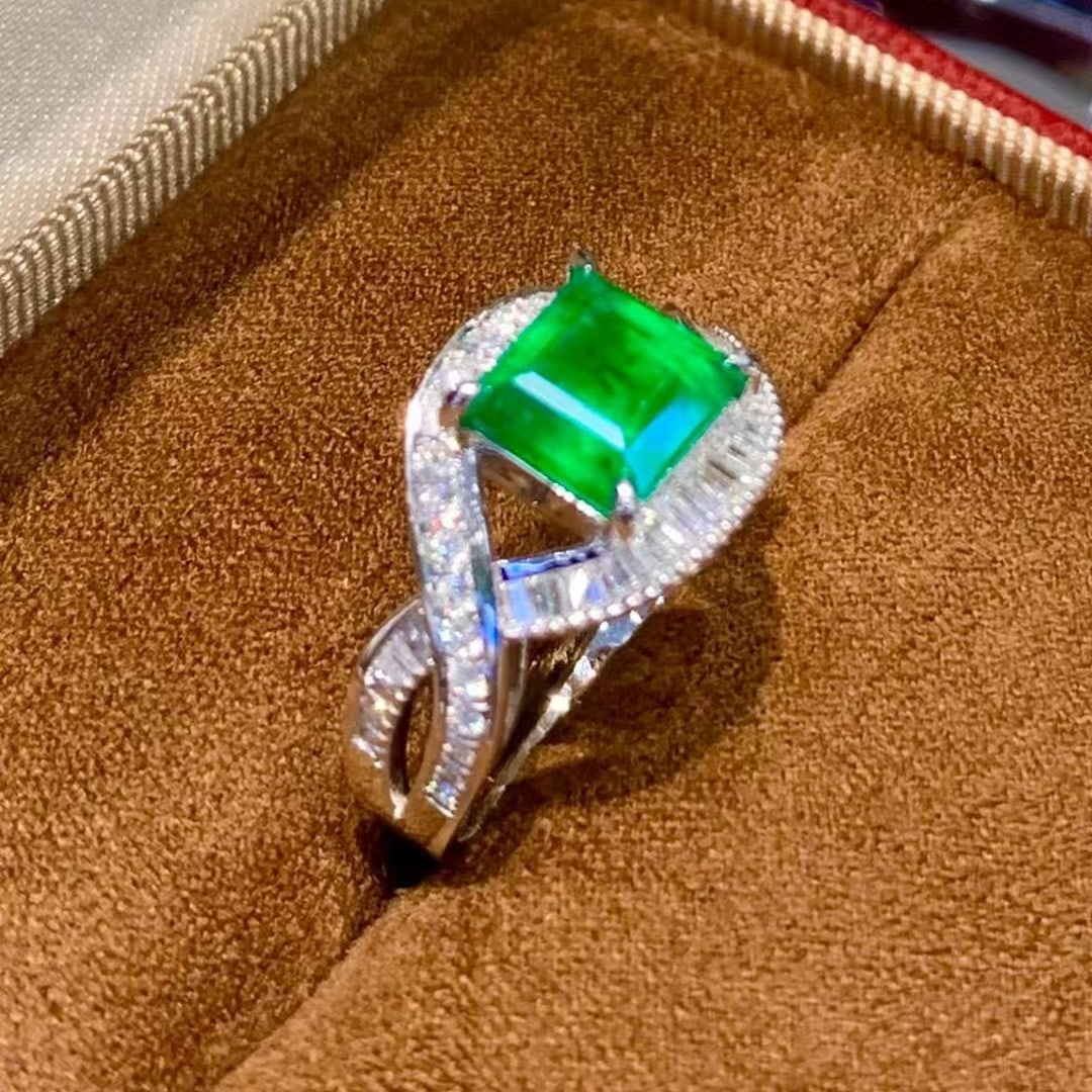 14k Gold 1.9 Ct Natural Emerald & Diamond Ring - 5