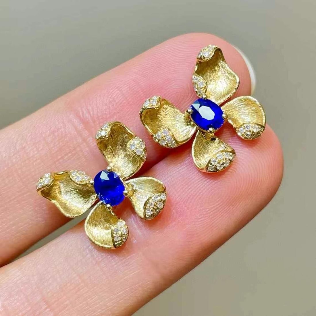 14k Gold 0.8 Ct Natural Sapphire & Diamond Earrings - 2