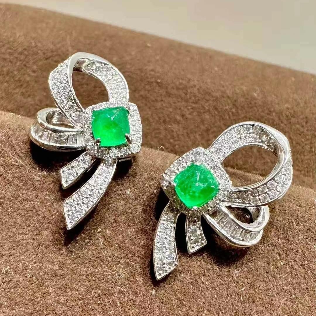 14k Gold 0.82 Ctw Natural Emerald & Diamond Earrings - 3