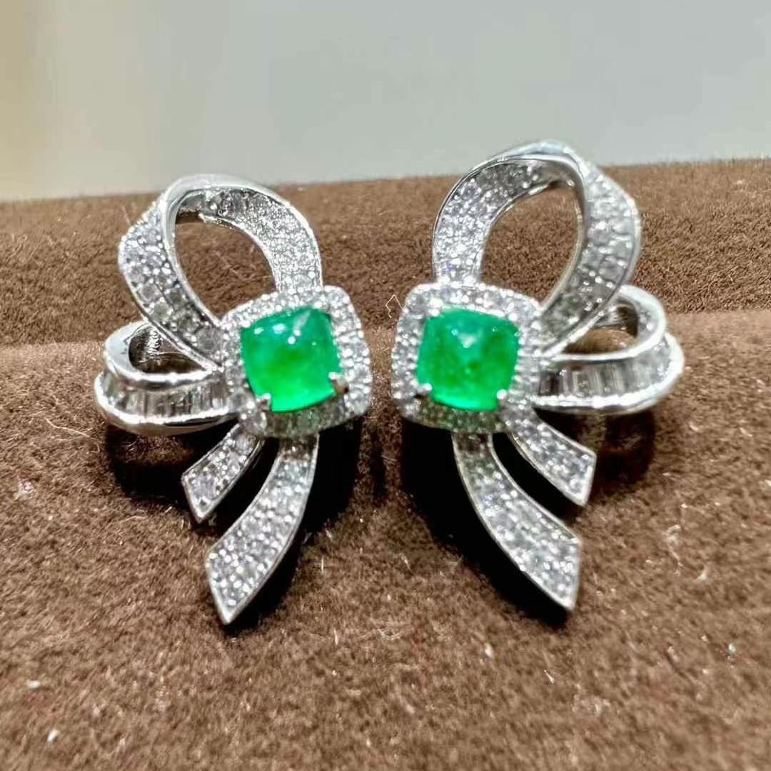 14k Gold 0.82 Ctw Natural Emerald & Diamond Earrings - 5
