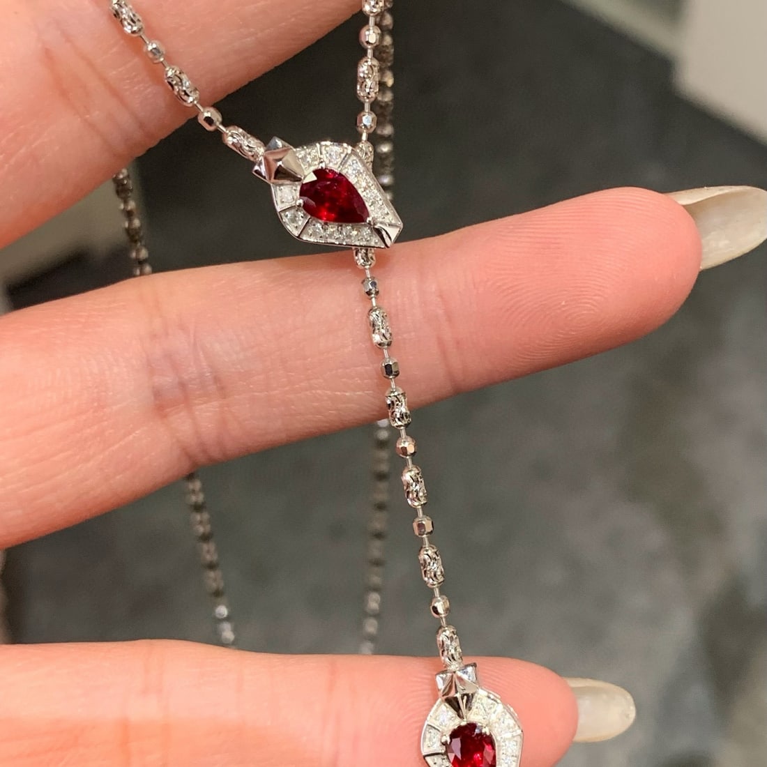 14k Gold 0.84 Ct Natural Ruby & Diamond Necklace: Ref:230970133 // gold content:14k gold // main gemstone:ruby // shape:pear // carat weight:0. 84ct // color:pigeonblood red // treatment:natural // // adjacent gemstone 2 : diamond // shape:round //