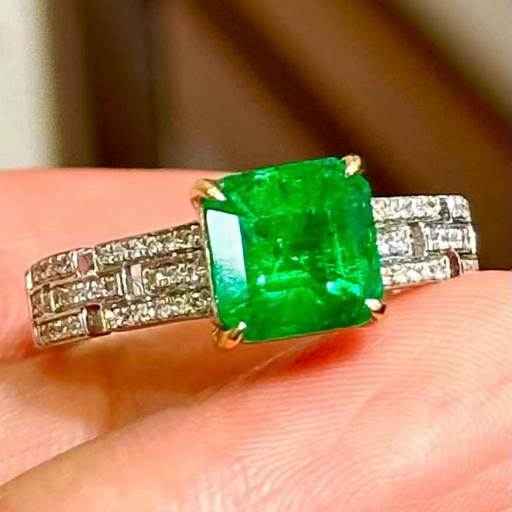 14k Gold 1.8 Ct Vivid Green Natural Emerald & Diamond Ring: Ref:230969239 // gold content:14k gold // ring size:7. 25us // // main gemstone:emerald // shape:octagonal // carat weight:1. 8ct // color:vivid green // treatment:natural // // adjacent gemstone 2 :