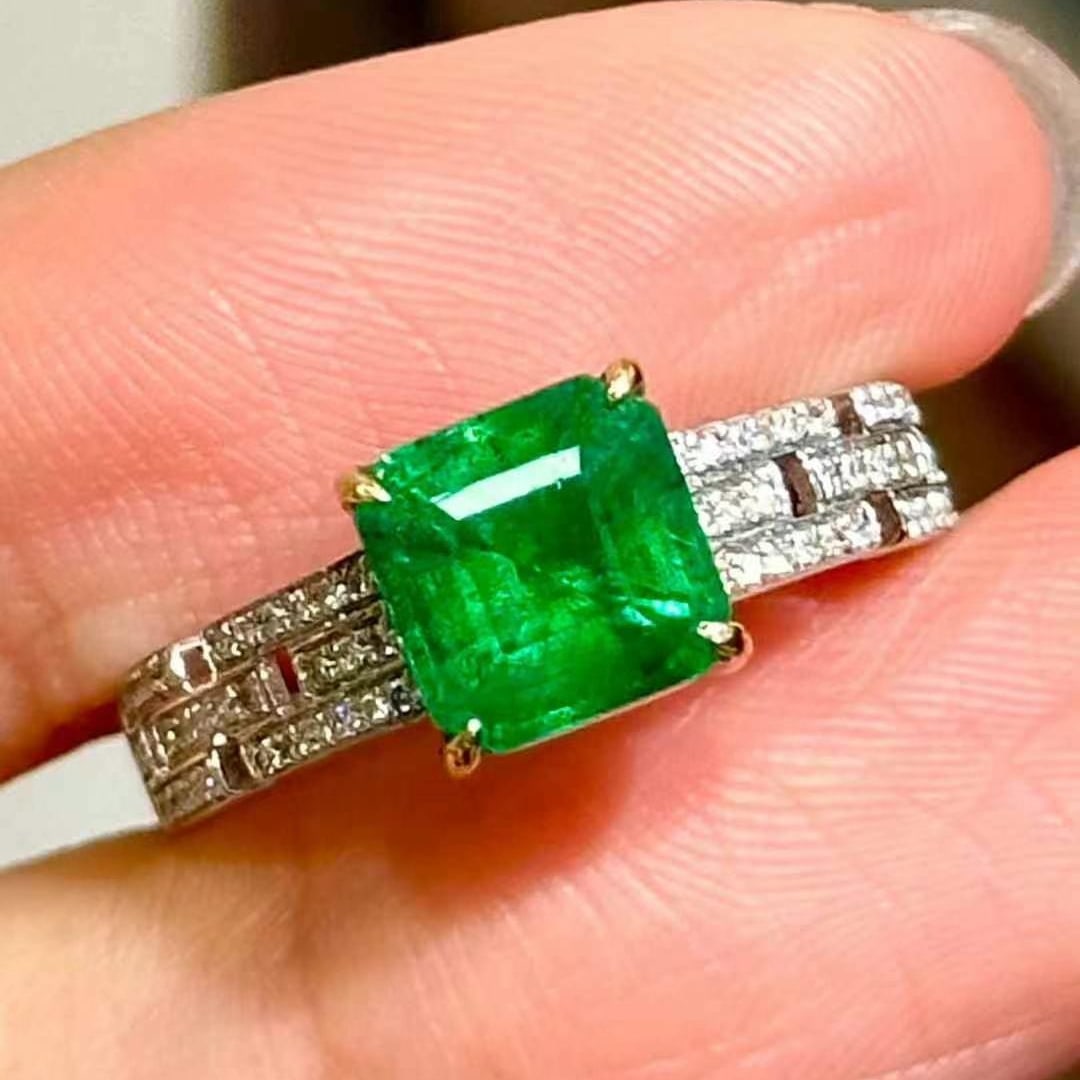14k Gold 1.8 Ct Vivid Green Natural Emerald & Diamond Ring - 3