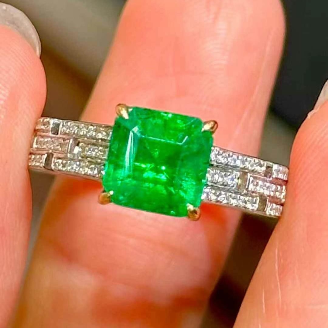 14k Gold 1.8 Ct Vivid Green Natural Emerald & Diamond Ring - 5