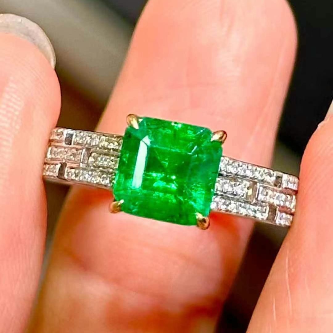 14k Gold 1.8 Ct Vivid Green Natural Emerald & Diamond Ring - 6