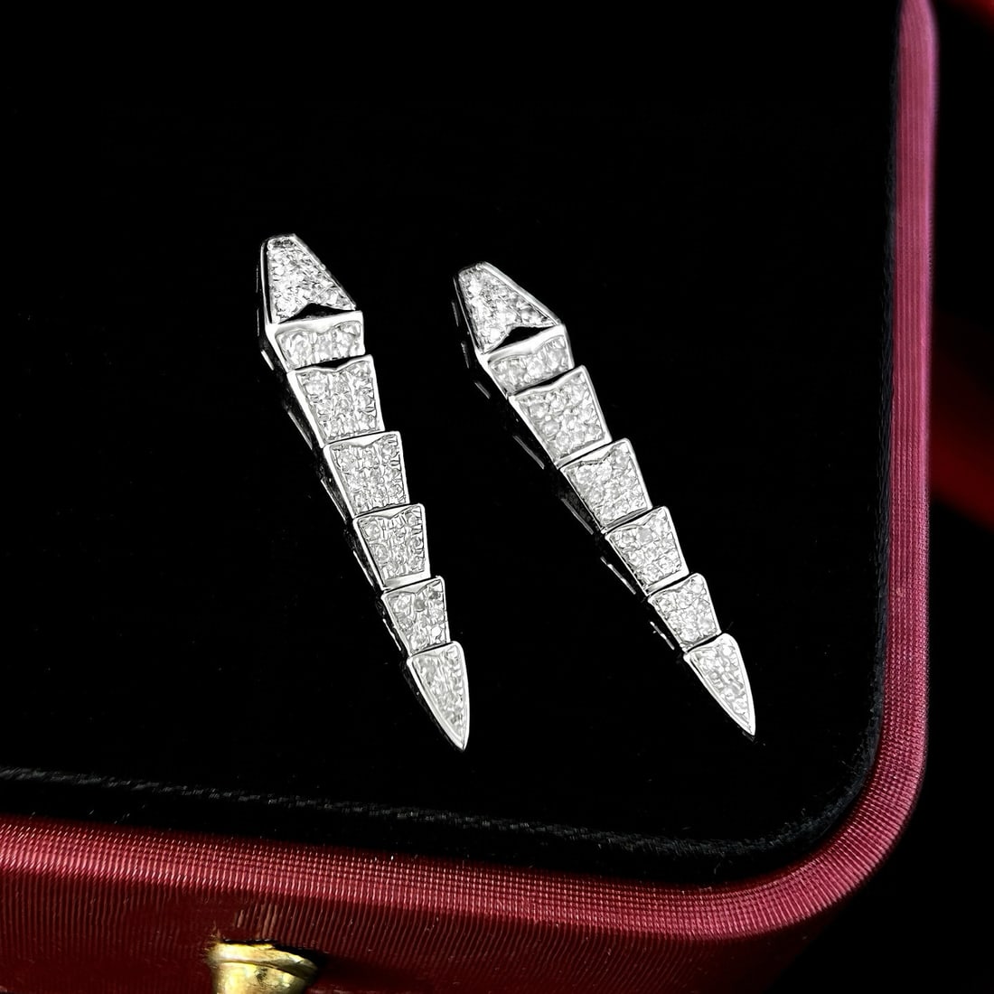 14k Gold 0.5 Ct Natural H Diamond Earrings: Ref:230970014 // gold content:14k gold // main gemstone:diamond // shape:round // carat weight:0. 5ct // clarity grade:vs-si // color:h // treatment:natural // cut grade:g // High Estimate: 4300 Condi