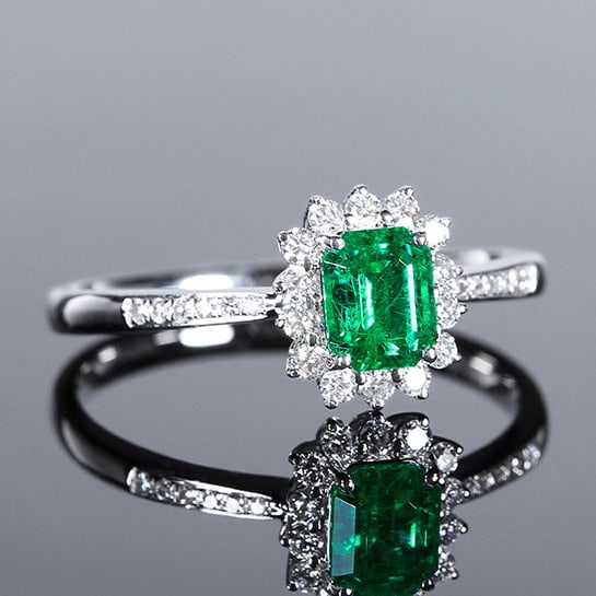 14k Gold 0.73 Ctw Vivid Green Natural Emerald & Diamond Ring - 3