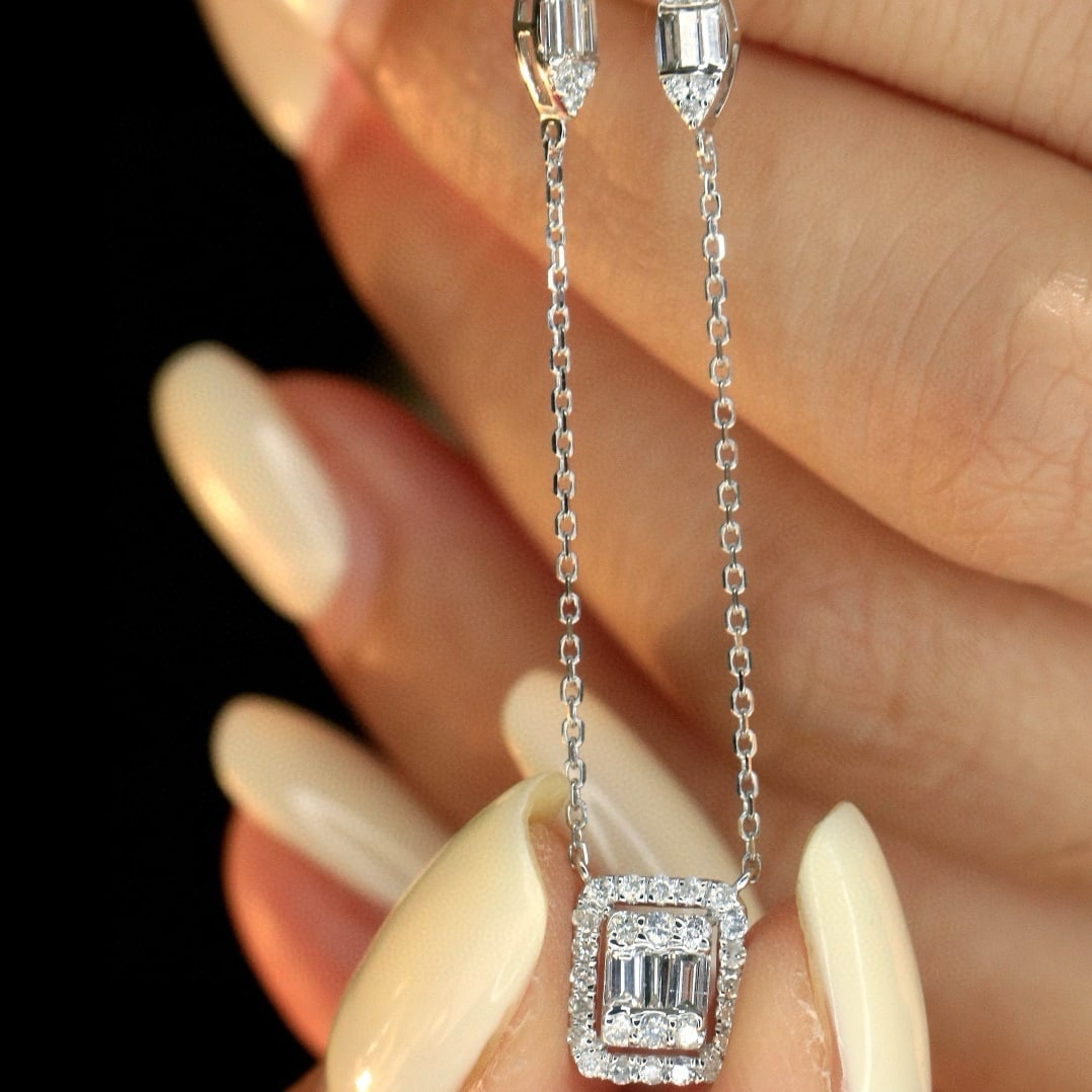 14k Gold 0.48 Ct Natural H Diamond Necklace: Ref:230970285 // gold content:14k gold // main gemstone:diamond // shape:baguette // carat weight:0. 48ct // clarity grade:vs-si // color:h // treatment:natural // High Estimate: 3300 Low Estimate: