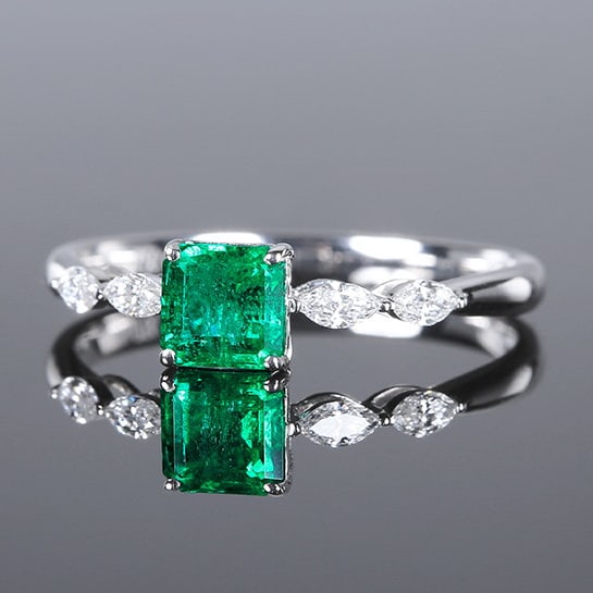14k Gold 0.72 Ctw Vivid Green Natural Emerald & Diamond Ring - 2