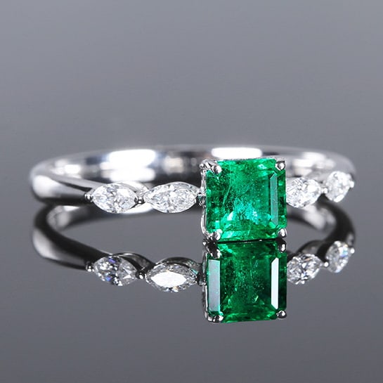14k Gold 0.72 Ctw Vivid Green Natural Emerald & Diamond Ring - 3