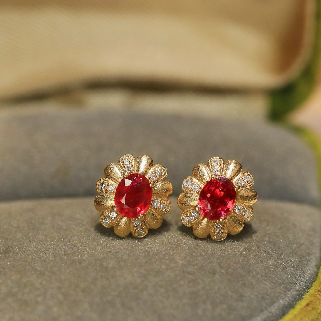 14k Gold 0.8 Ct Natural Ruby & Diamond Earrings - 6