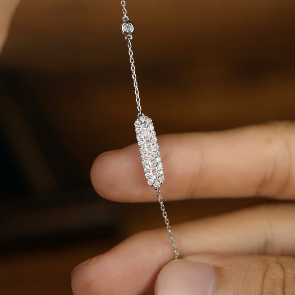 14k Gold 0.50 Ct Natural H Diamond Bracelet: Ref:230970324 // gold content:14k gold // main gemstone:diamond // shape:multiply // carat weight:0. 50ct // clarity grade:vs-si // color:h // treatment:natural // High Estimate: 2100 Low Estimate: