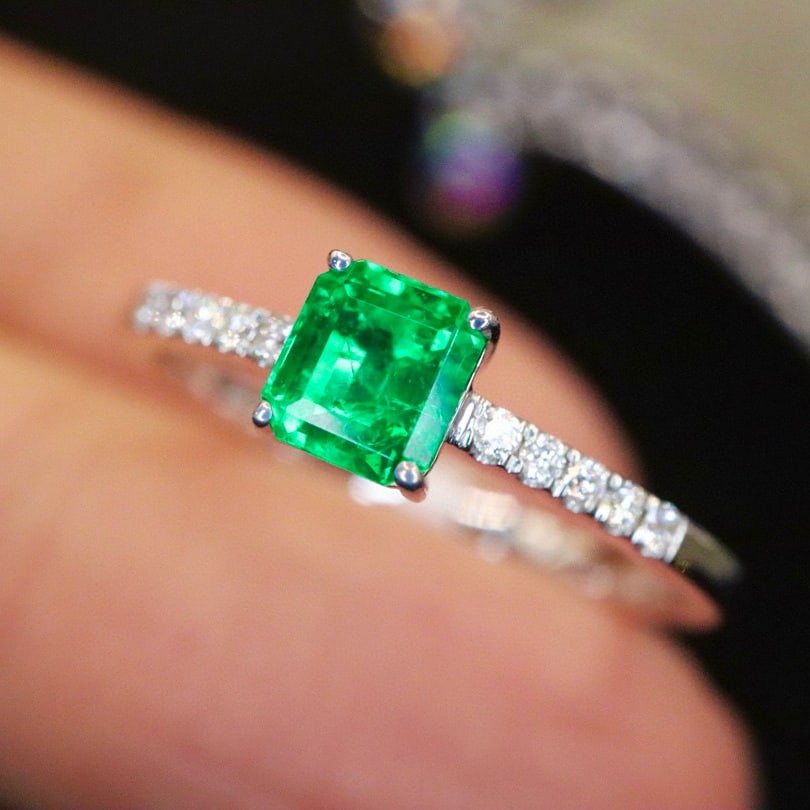 14k Gold 0.51 Ctw Vivid Green Natural Emerald & Diamond Ring: Ref:230970373 // gold content:14k gold // ring size:7. 25us // // main gemstone:emerald // shape:octagonal // carat weight:0. 43ct // color:vivid green // treatment:natural // // adjacent gemstone 2