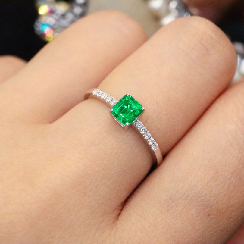 14k Gold 0.51 Ctw Vivid Green Natural Emerald & Diamond Ring - 3
