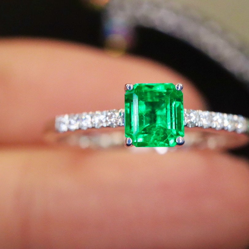14k Gold 0.51 Ctw Vivid Green Natural Emerald & Diamond Ring - 4