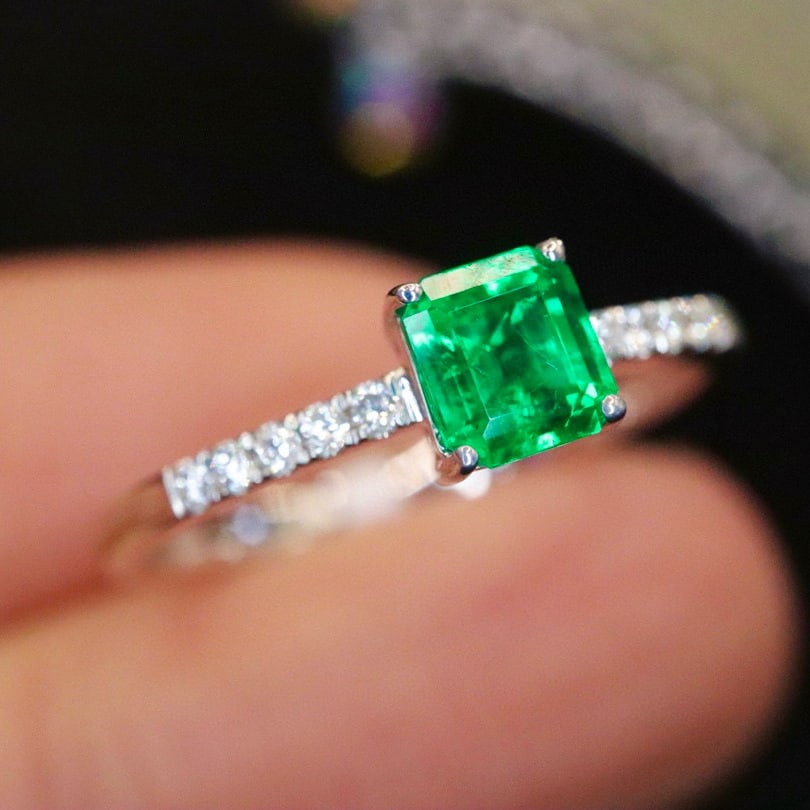 14k Gold 0.51 Ctw Vivid Green Natural Emerald & Diamond Ring - 5
