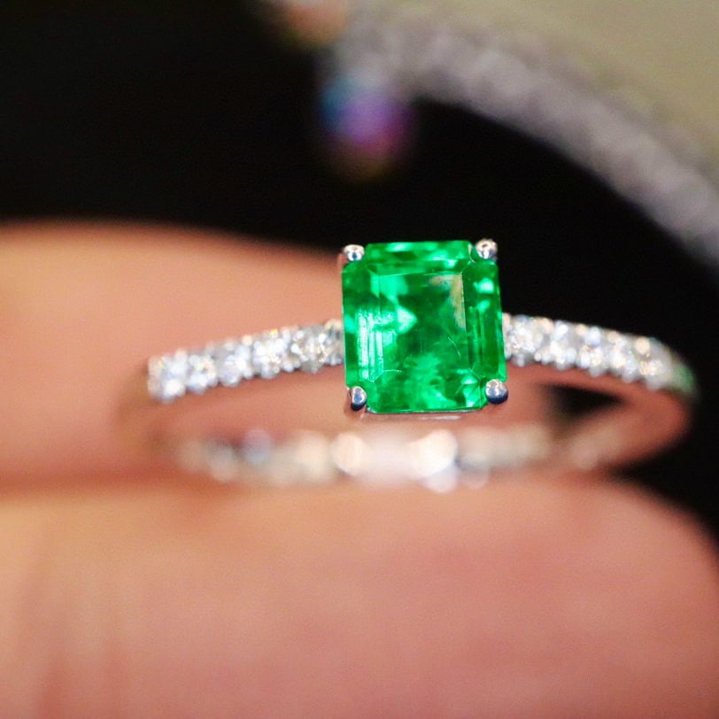 14k Gold 0.51 Ctw Vivid Green Natural Emerald & Diamond Ring - 6