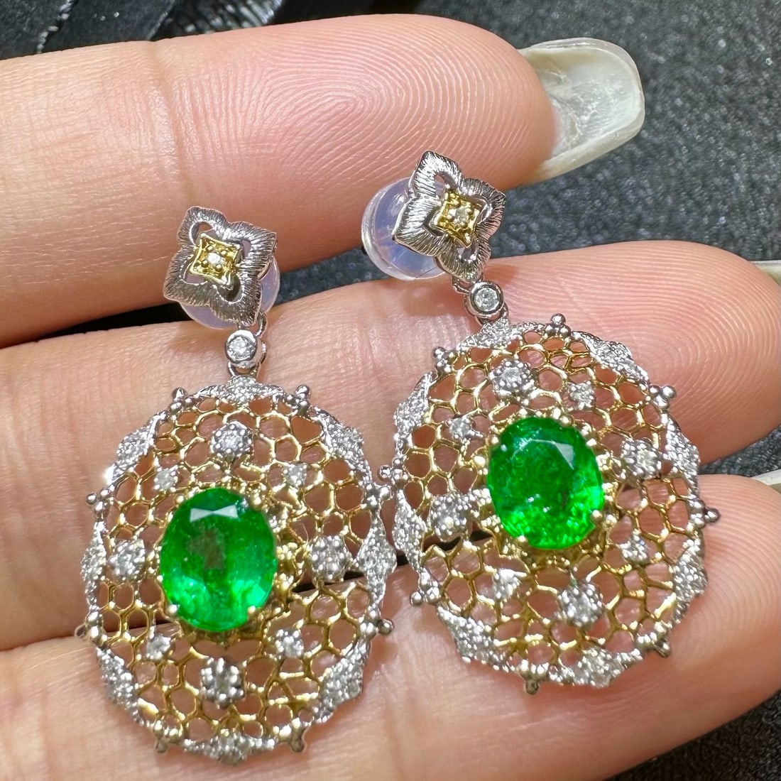 14k Gold 1.75 Ctw Vivid Green Natural Emerald & Diamond Earrings: Ref:230970354 // gold content:14k gold // main gemstone:emerald // shape:oval // carat weight:1. 43ct // color:vivid green // treatment:natural // // adjacent gemstone 2 : diamond // shape:round //