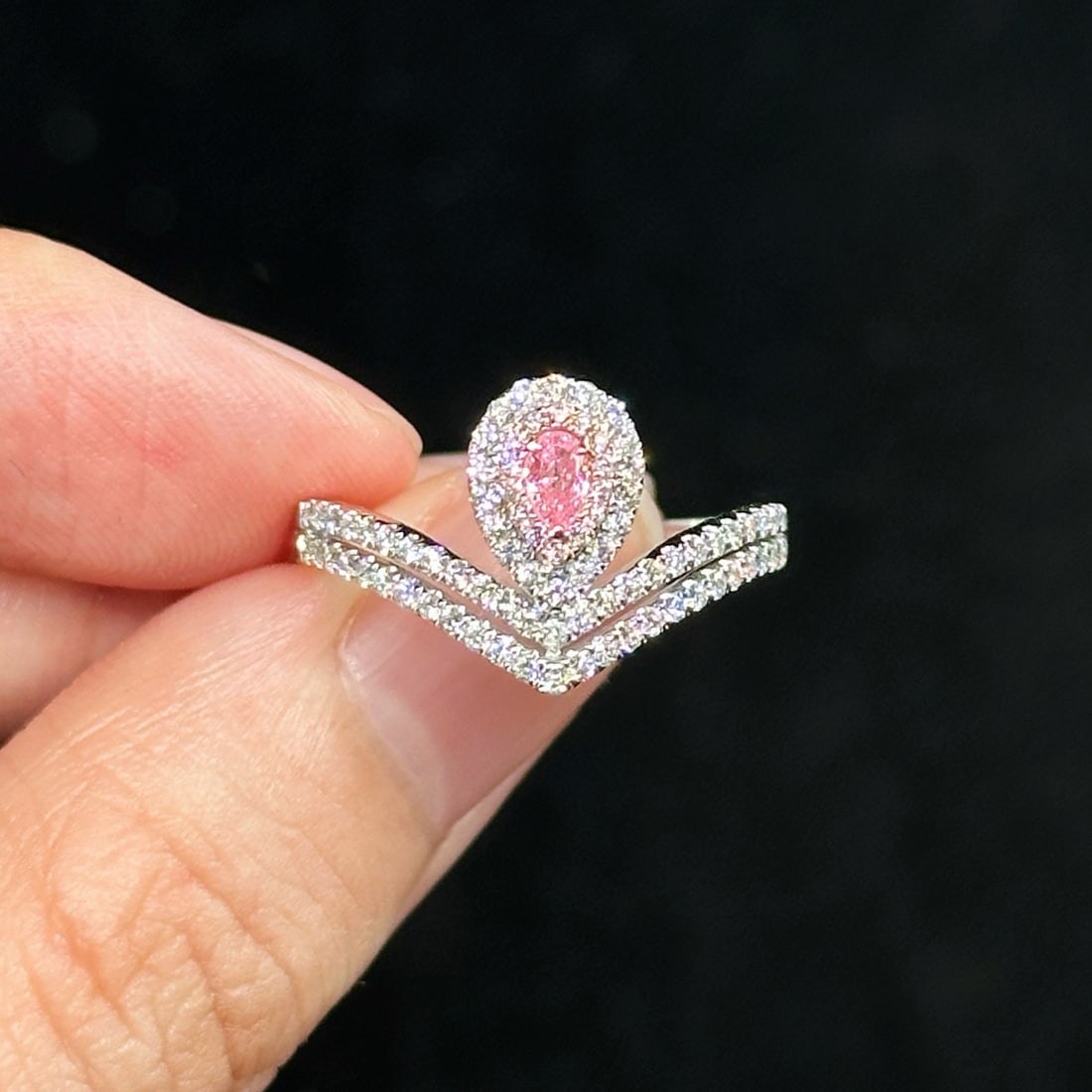 14k Gold 0.12 Ct Natural Pink Diamond & Diamond Ring: Ref:230970419 // gold content:14k gold // ring size:7. 25us // // main gemstone:pink diamond // shape:pear // carat weight:0. 12ct // color:pink // treatment:natural // // adjacent gemstone 2 :