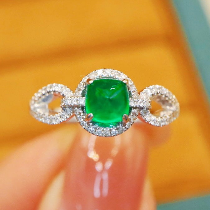 14k Gold 0.98 Ctw Vivid Green Natural Emerald & Diamond Ring: Ref:230970168 // gold content:14k gold // ring size:7. 25us // // main gemstone:emerald // shape:suger-loaf // carat weight:0. 78ct // color:vivid green // treatment:natural // // adjacent gemstone 2
