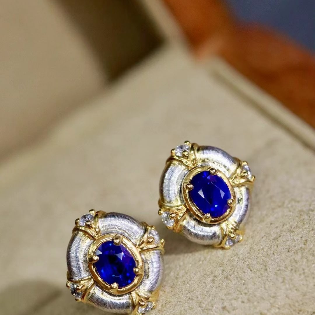14k Gold 0.70 Ctw Natural Sapphire & Diamond Earrings: Ref:230970276 // gold content:14k gold // main gemstone:sapphire // shape:oval // carat weight:0. 58ct // color:blue // treatment:natural // // adjacent gemstone 2 : diamond // shape:round // carat