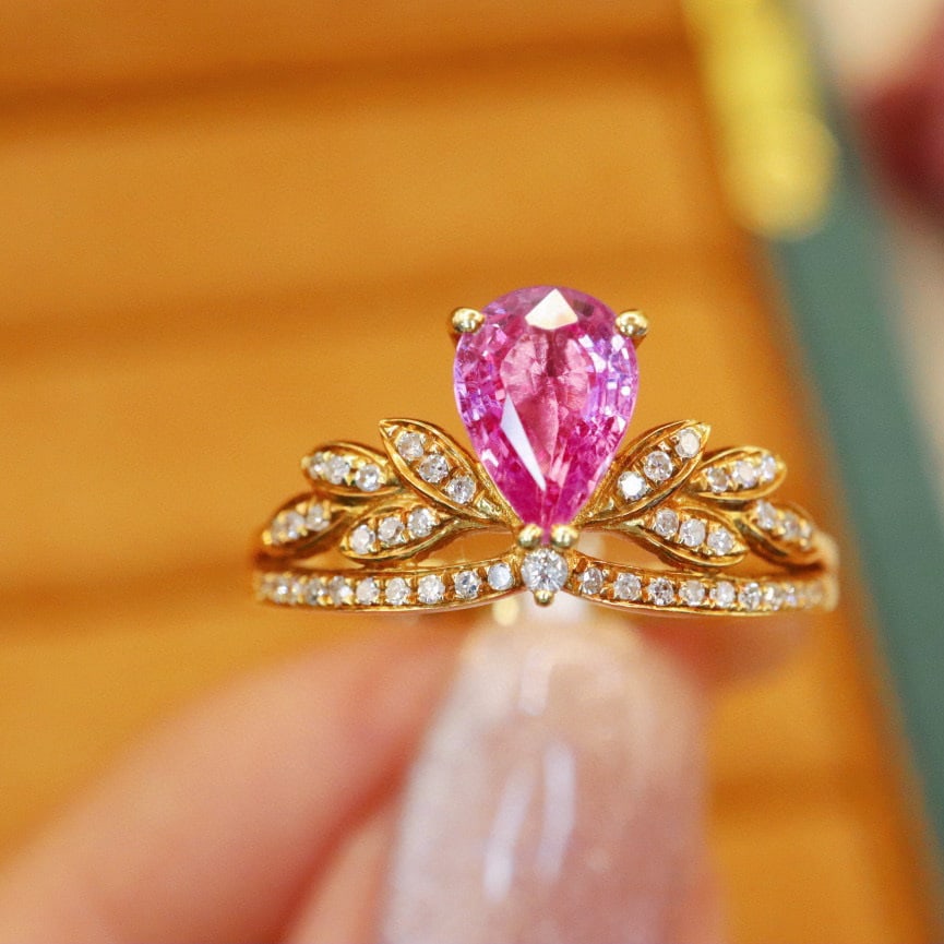 14k Gold 1.09 Ctw Natural Padparadscha Sapphire & Diamond Ring: Ref:230970322 // gold content:14k gold // ring size:7. 25us // // main gemstone:padparadscha sapphire // shape:pear // carat weight:0. 95ct // color:orangish pink // treatment:natural // // adjacent