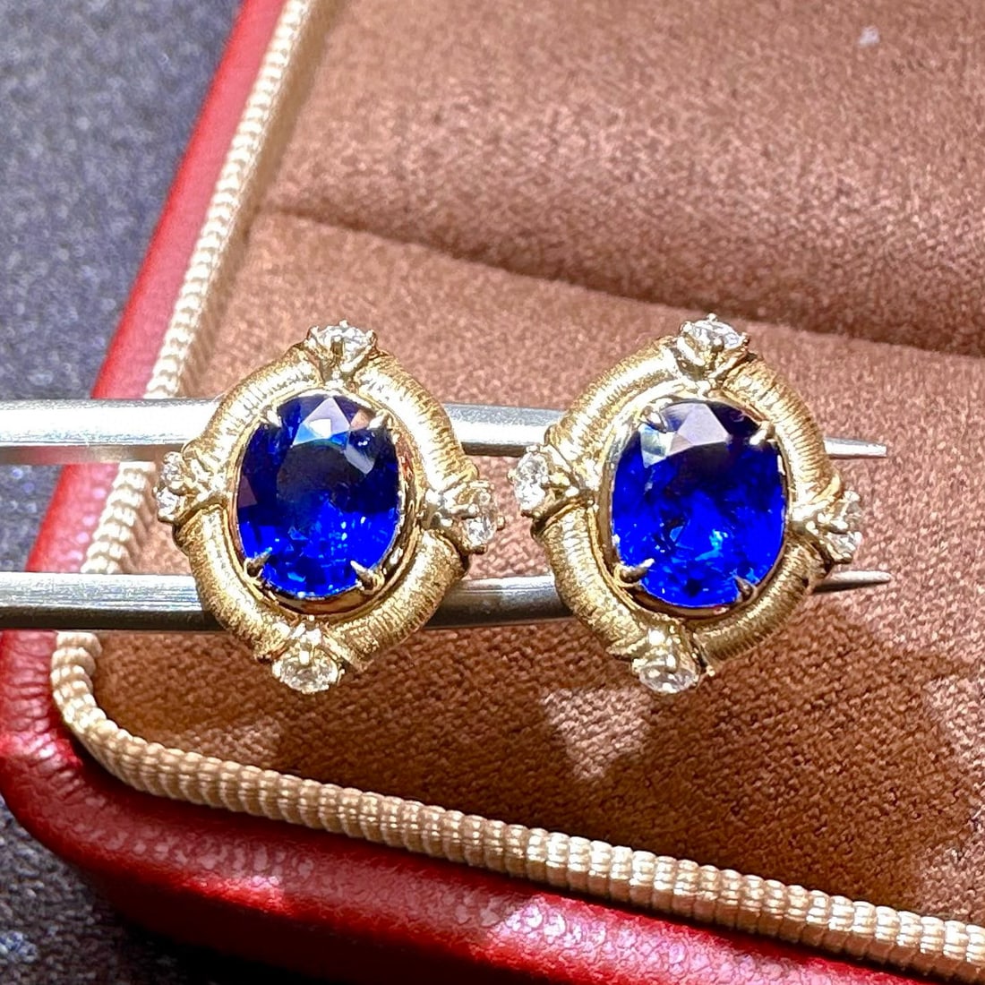 14k Gold 2.01 Ctw Natural Sapphire & Diamond Earrings: Ref:230970351 // gold content:14k gold // main gemstone:sapphire // shape:oval // carat weight:1. 84ct // color:royal blue // treatment:natural // // adjacent gemstone 2 : diamond // shape:round //