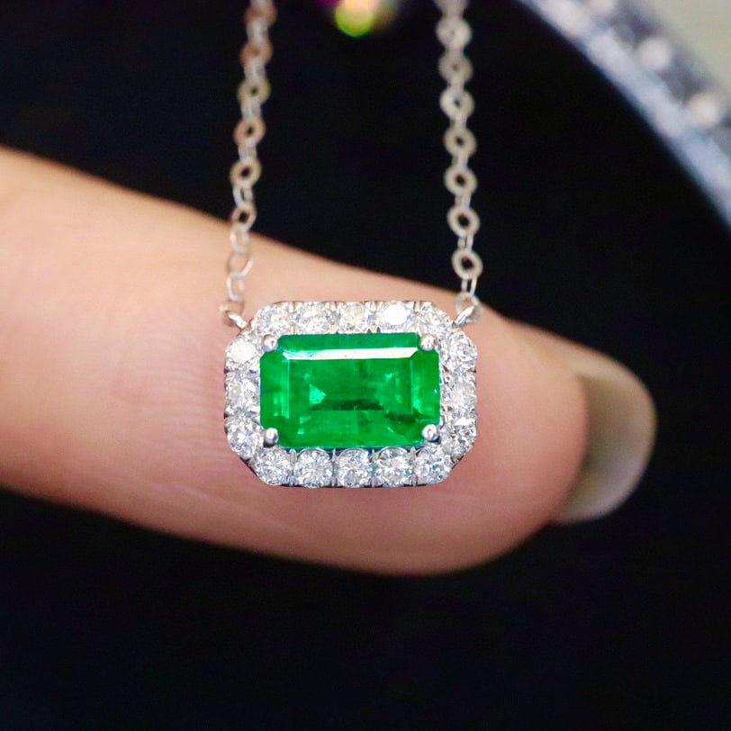 14k Gold 0.82 Ctw Vivid Green Natural Emerald & Diamond Necklace: Ref:230970349 // gold content:14k gold // main gemstone:emerald // shape:octagonal // carat weight:0. 63ct // color:vivid green // treatment:natural // // adjacent gemstone 2 : diamond // number of
