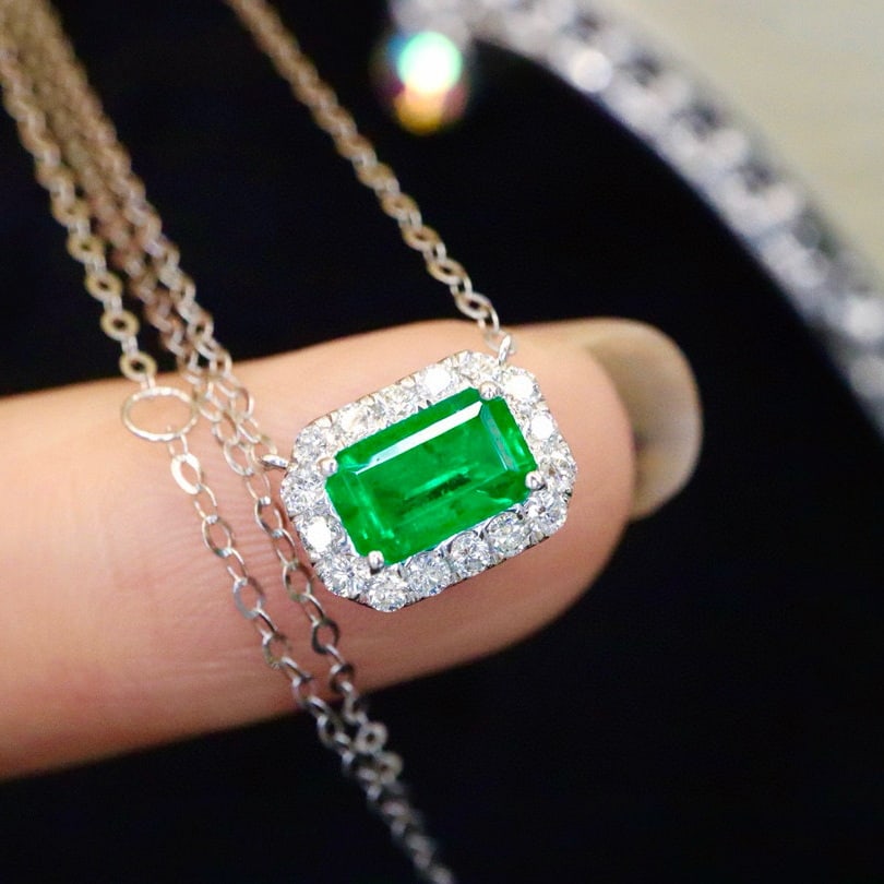14k Gold 0.82 Ctw Vivid Green Natural Emerald & Diamond Necklace - 2