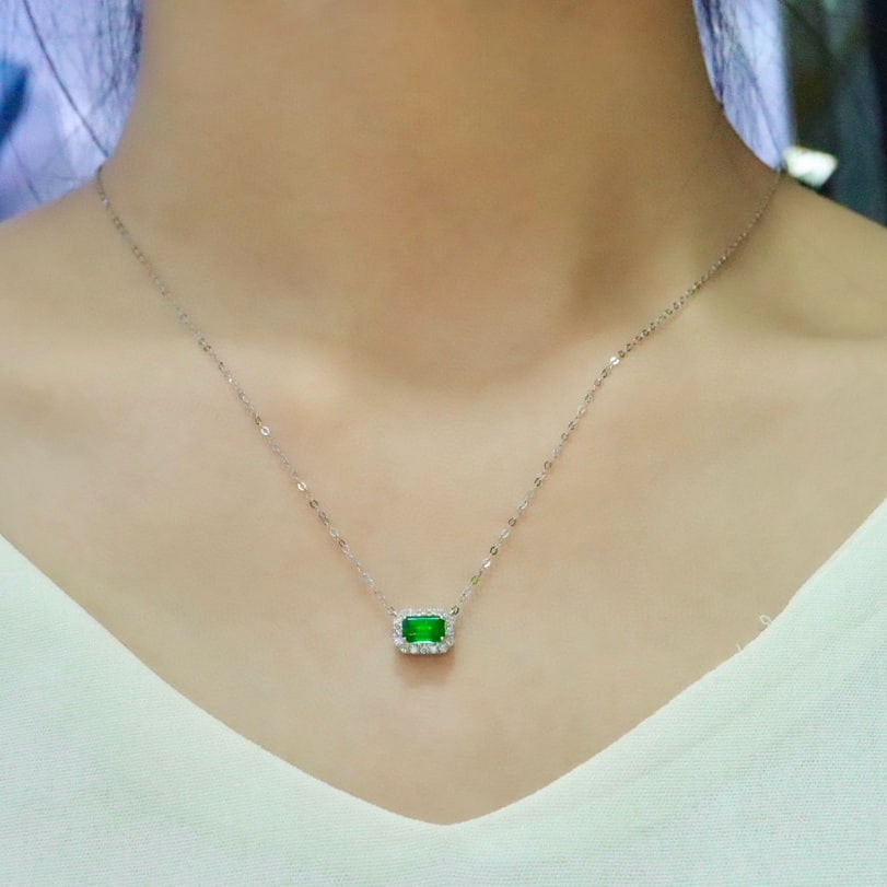 14k Gold 0.82 Ctw Vivid Green Natural Emerald & Diamond Necklace - 5